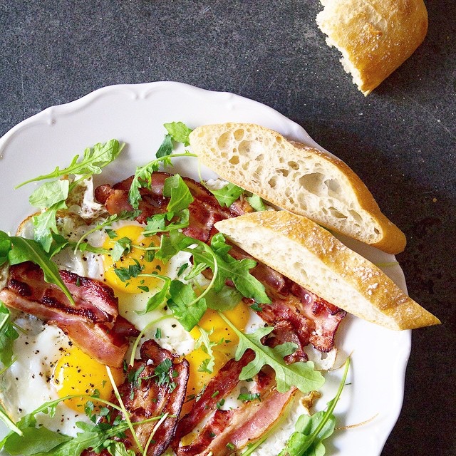 <p>Салат с дольками апельсина</p>