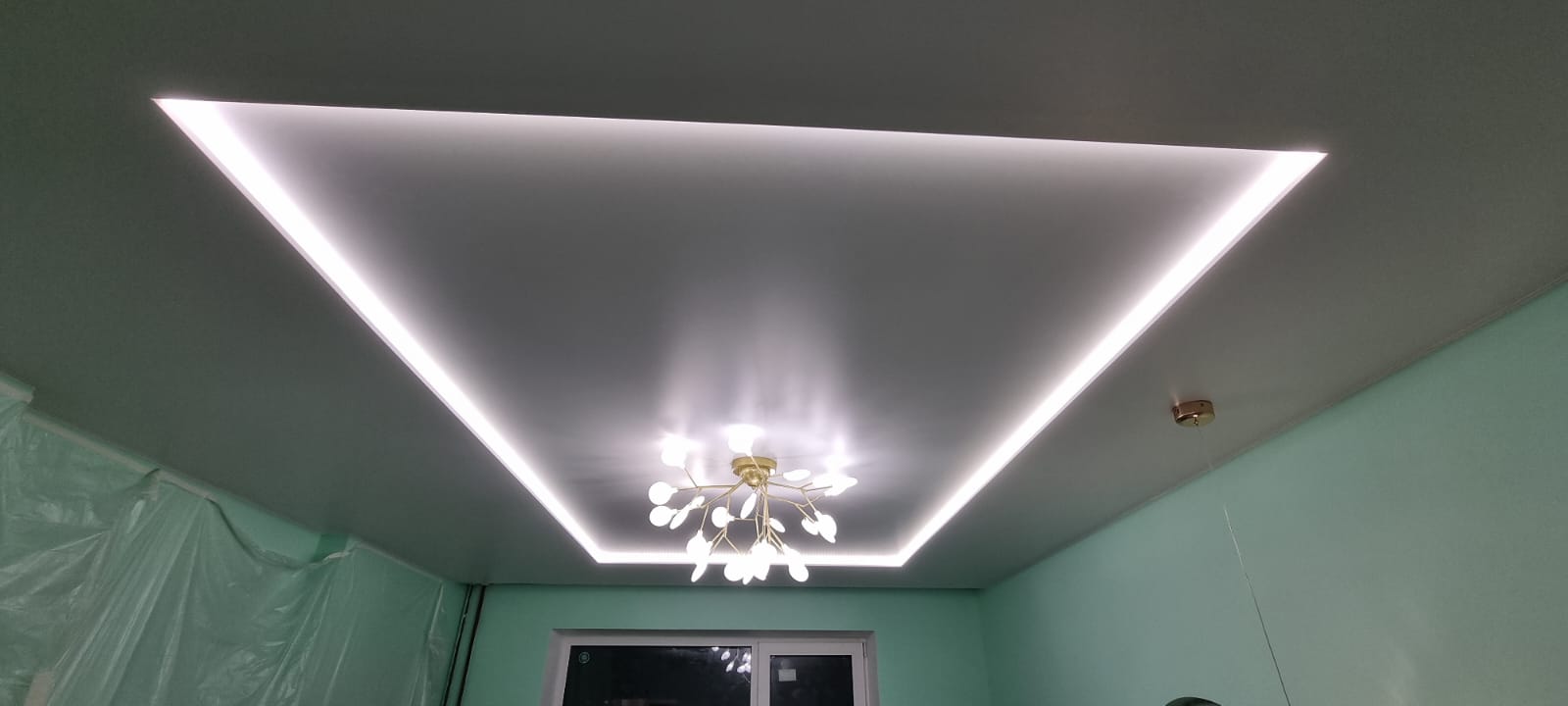 Геометрически уровни бывают разнообразных форм: конусообразные, арочные, ступенчатые, зигзагообразные. Каркас позволяет экспериментировать как с формой, так и с количеством уровней. 